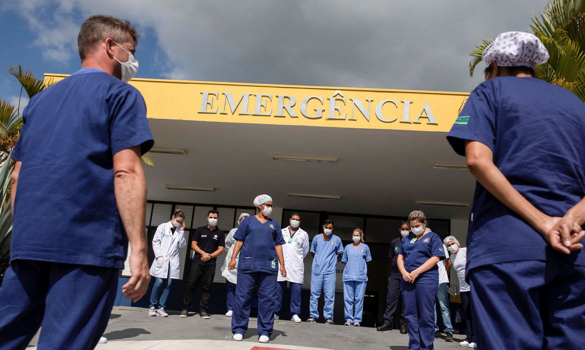 Câmara aprova prioridade de profissionais em testes de covid-19